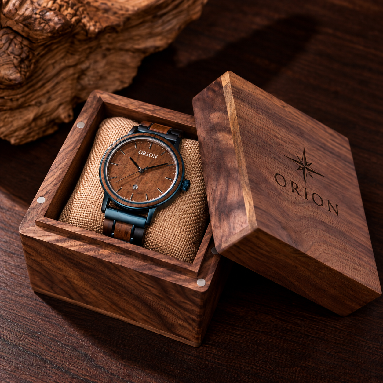 Zeitloses Design einer Orion Herrenuhr in Schwarz und Gold